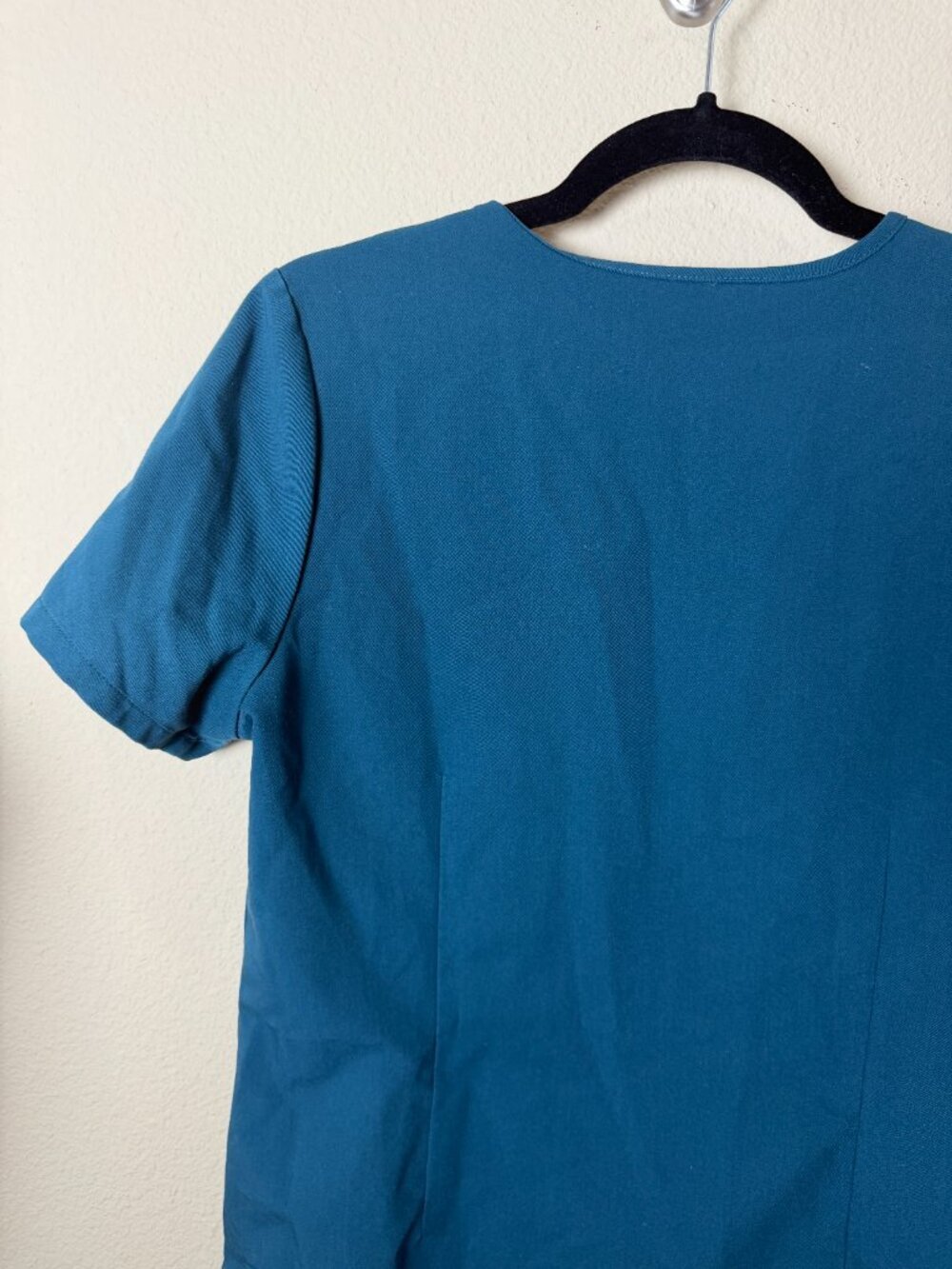 FIGS Catarina One Pocket Scrubs Top Teal Size Small - Picture 6 of 6